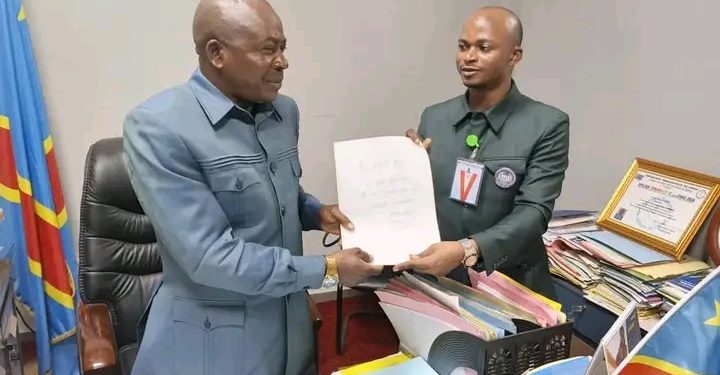 Kasaï-Central : le gouverneur Joseph Moïse Kambulu N’Konko s’approprie le programme présidentiel « Debout Jeunes Congolais »