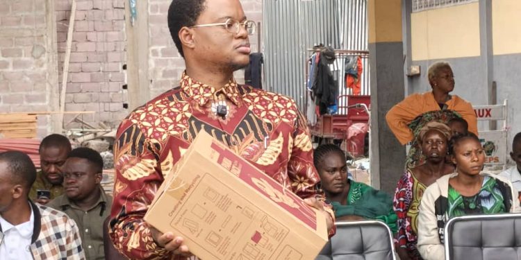 Rentrée scolaire 2026-2027 : près de 600 élèves de Kalamu et Kasa-Vubu reçoivent des fournitures grâce à l’ASBL les amis de Patrick Muyaya