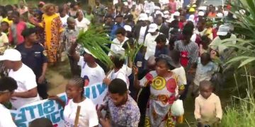 Kwilu : Marie-Ange Lukiana mobilise la population de Djuma et renforce son appui au développement locale 