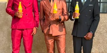 Kasaï Central : trois étudiants de l’UKA lancent un projet de production de jus d’ananas 100 % naturel