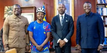 RDC : Patrick Muyaya salue l’engagement de Miguel Masaisai pour la paix à travers « Pedals for Peace »