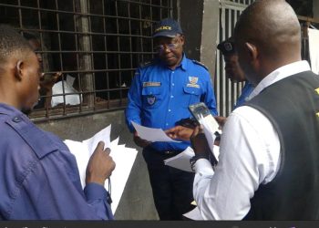 Kinshasa : des arrestations arbitraires découvertes lors d’un contrôle des commissariats