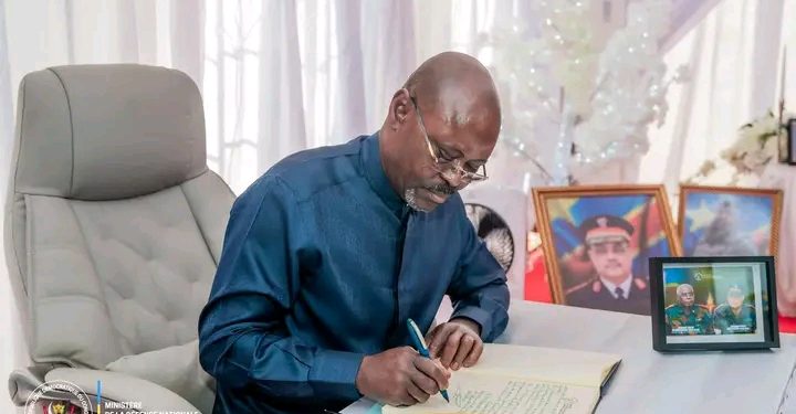 Crash de Kenge : Guy Kabombo ouvre un livre de condoléances en hommage aux victimes